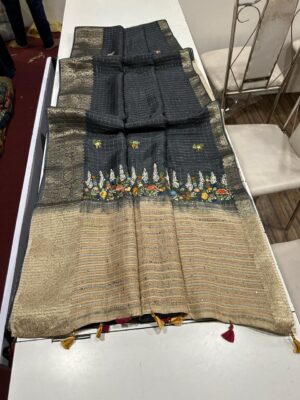 Exclusive Munga Silk Zari Checks Sarees (4)