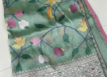 Pure Soft Zari Tissue Sarees With Paithani Embroidary Work (7)